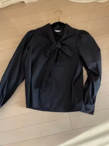 새상품급! 잉그 멋진 리본 블라우스 블랙