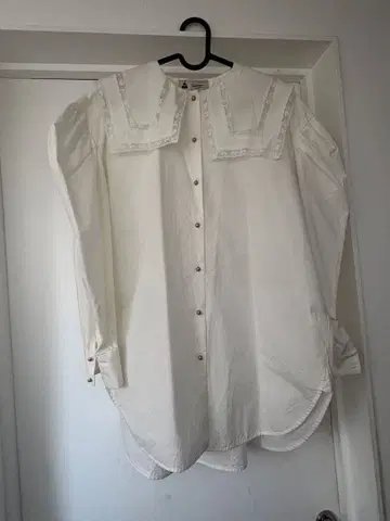 레이스 달린 화이트 셔츠 긴팔