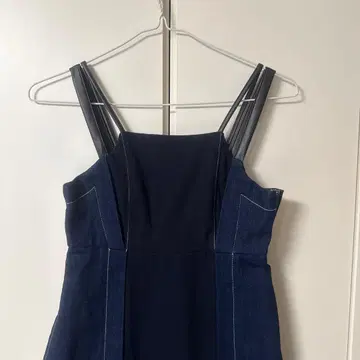 다크 블루 데님 스트랩 원피스