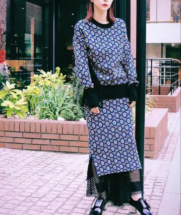 UN3D 아쓰리디 스퀘어 플라워 니트 스커트 38