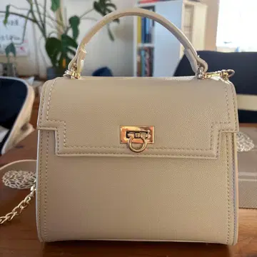 Nela 숄더백 아이보리