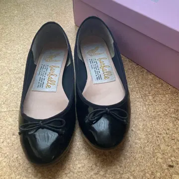 파르팔레 블랙 에나멜 발레 슈즈 리본 포함