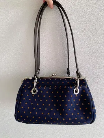 AYANOKOJI 네이비 도트 무늬 가마구치 백