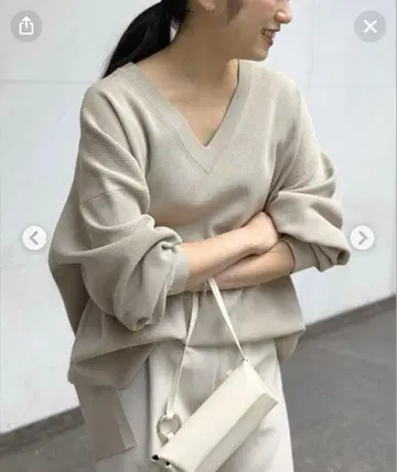 2024AW 새상품급 [ AP STUDIO ] 와이드 V넥 니트 베이지