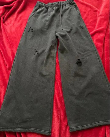 LUCY 데미지 맨투맨 배기 팬츠