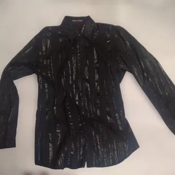 5351의 드레스 셔츠입니다.