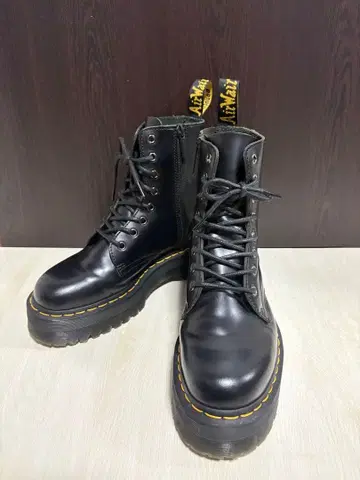 닥터마틴 JADON 8홀 부츠