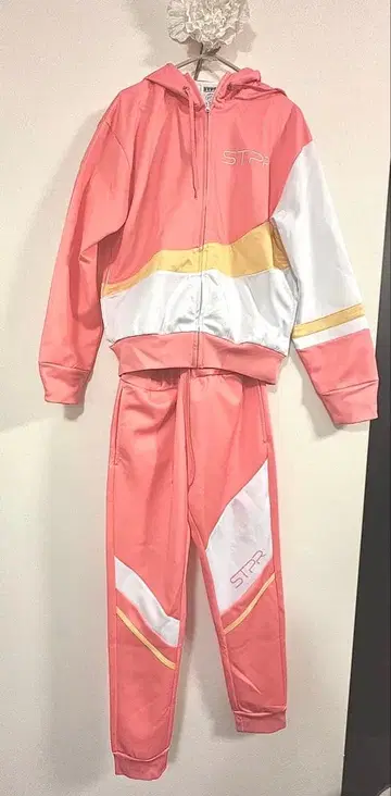 스토푸리 리이누 스포츠 웨어