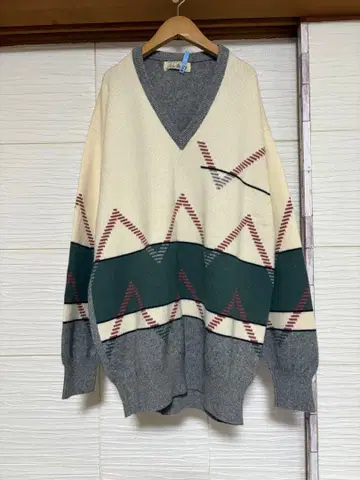 스코틀랜드제 퓨어 캐시미어 100% V넥 스웨터