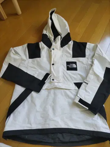 The North Face 마운틴 파카 화이트/블랙