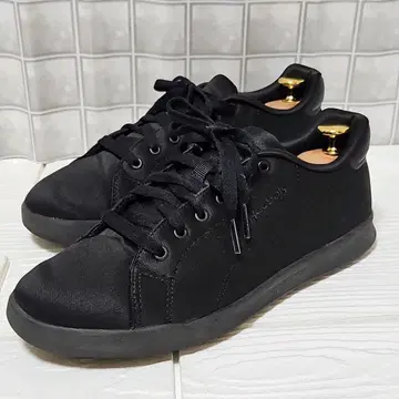 리복 [ 25.0 ] 스웨이드 올블랙 스니커즈