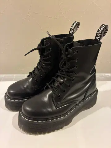 [ 새상품급 ] Dr. Martens 닥터마틴 블랙 화이트 스티치