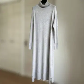 BEIGE 베이지 터틀넥 니트 원피스