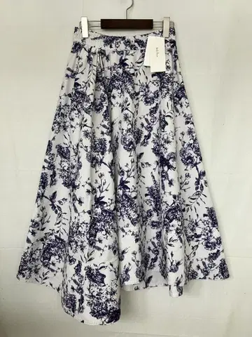 새상품 미라 오웬 밑단 절개 헴 허리 셔링 스커트 꽃무늬 M