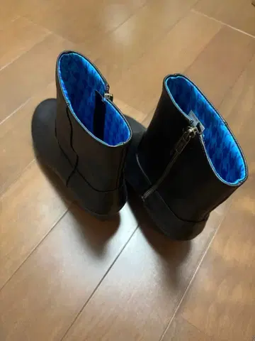 CROCS 블랙 부츠 사이드 지퍼 부착