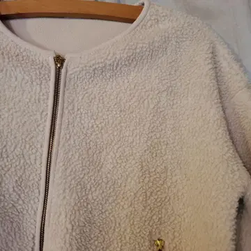 크림색 플리스 집업 자켓