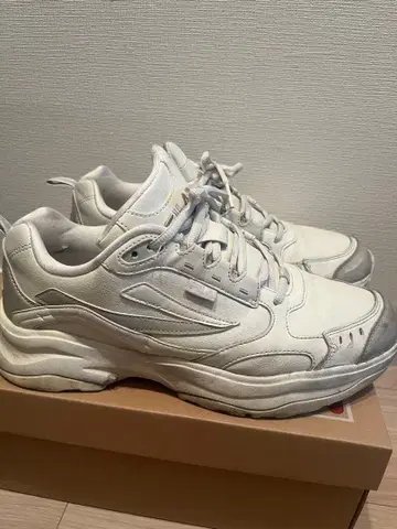 FILA 화이트&베이지 통굽 스니커즈