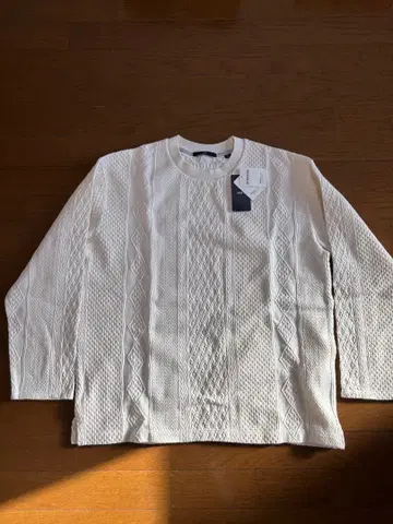 화이트 케이블 니트 긴팔