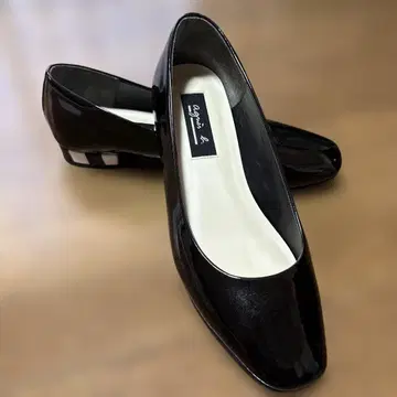 Agnes b 블랙 스퀘어토 펌프스