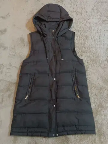 ZARA 블랙 후드 부착 다운 베스트 M