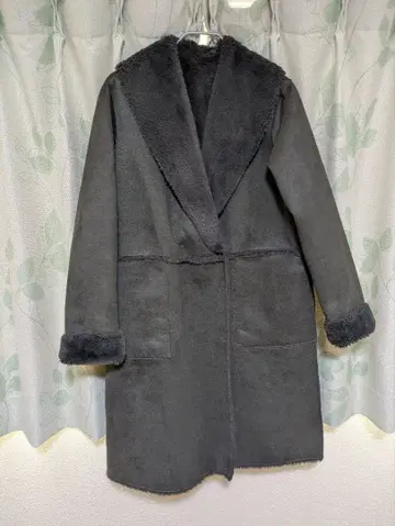 리버서블 무스탕 코트