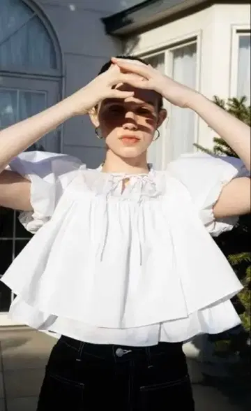 the toe Porto Puff Blouse beige