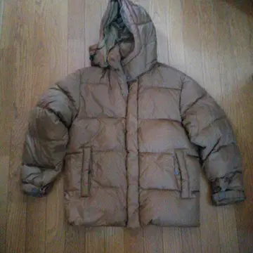 유니클로 브라운 다운 자켓 후드 부착