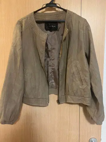 Crease Blaze 베이지 봄버 자켓