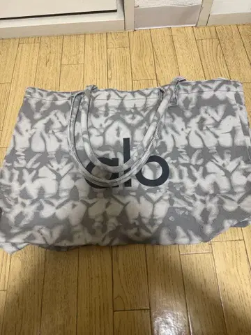 alo 타이다이 패턴 토트백 그레이/화이트