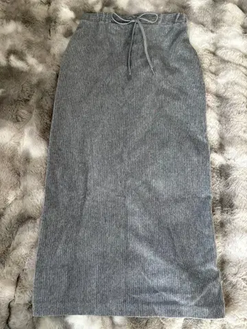 그레디 브릴리언트 FAVORI 그레이 타이트 스커트 슬릿 포함