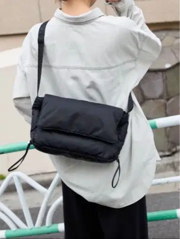 별주 NOMADIS 숄더백