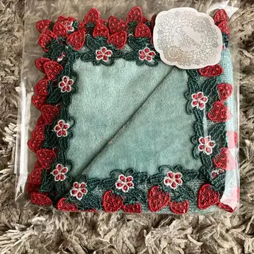 봄 수확 딸기 로몬드 블루 긴자와 레이스 타월 손수건 딸기 스트로베리