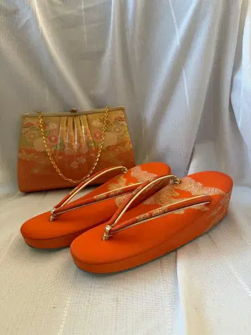 오렌지 조리와 핸드백 세트