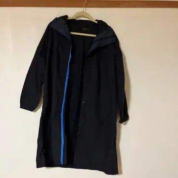 인 더 마켓 후드 부착 블랙 롱 코트 윈드 브레이커