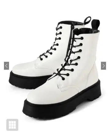 화이트 통굽 레이스업 부츠
