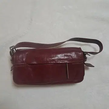 버건디 가죽 숄더백