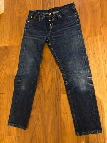 A.P.C. 프티 뉴스탠다드 30