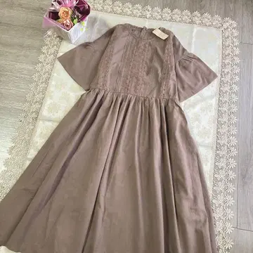 사만사 모스모스 새상품 플레어 슬리브 레이스 린넨 원피스 모카