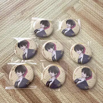 여자 연구 대학 니키 캔뱃지 8개