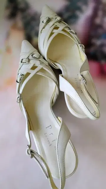 Le souk prix 루스쿠프리 화이트 하이힐 파티