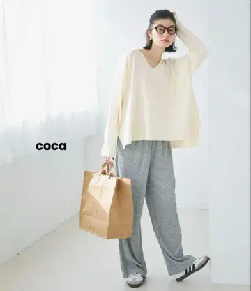 coca 코카 스폰디쉬 니트 V넥 상의 아이보리 미사용 새상품