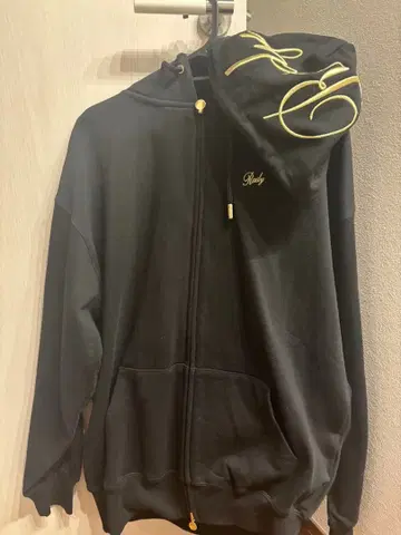 Rady 블랙 후드 부착 후드티