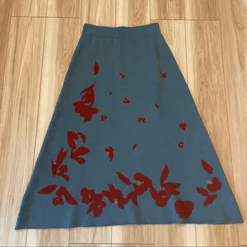 꽃무늬 울 플레어 스커트