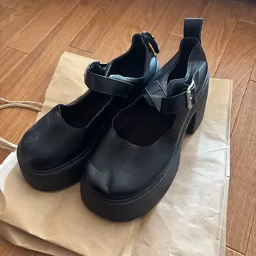 블랙 플랫폼 힐 신발