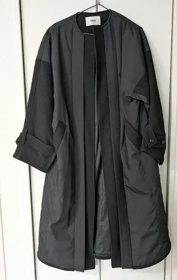 FURFUR 퀼팅 절개 코트