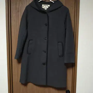 후드 부착 다크 그레이 코트