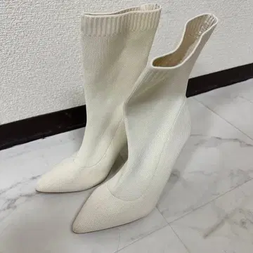 화이트 니트 스틸레토 부츠