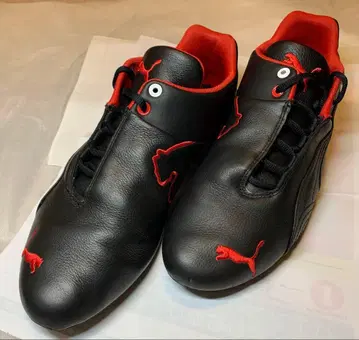 PUMA 블랙 / 페라리 콜라보 스니커즈