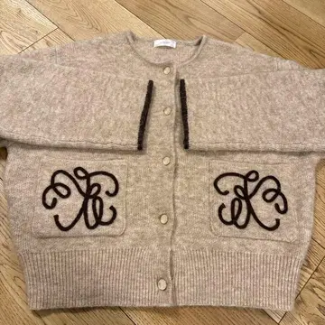 talbyyumi. 코드 자수 가디건