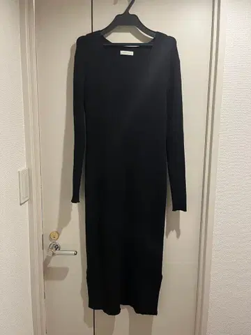 [ 새상품 익명 ] 블랙 V넥 롱 원피스 니트 긴팔